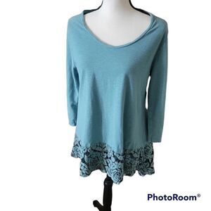 Cut Loose Tunic with Cut Out Floral Pattern at the Hem. Size M.